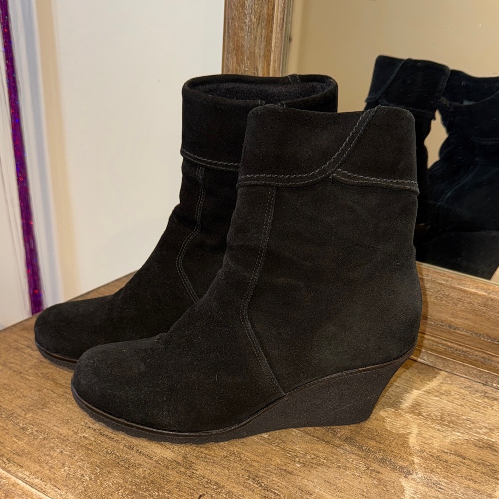 La CANADIENNE Black Suede Wedge Ankle Boots